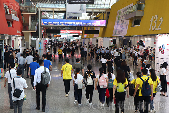 第55屆廣州美博會盛大開幕,精彩紛呈,驚艷四方 第55屆廣州美博會盛大開幕,精彩紛呈,驚艷四方