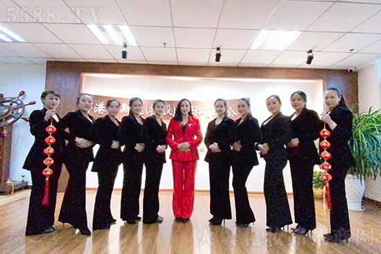 廣州飛斯達(dá)鄭總攜全體員工祝您闔家幸福,財運源源不斷 廣州飛斯達(dá)鄭總攜全體員工祝您闔家幸福,財運源源不斷