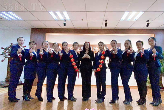 廣州飛斯達(dá)鄭總攜全體員工祝您闔家幸福,財運源源不斷 廣州飛斯達(dá)鄭總攜全體員工祝您闔家幸福,財運源源不斷