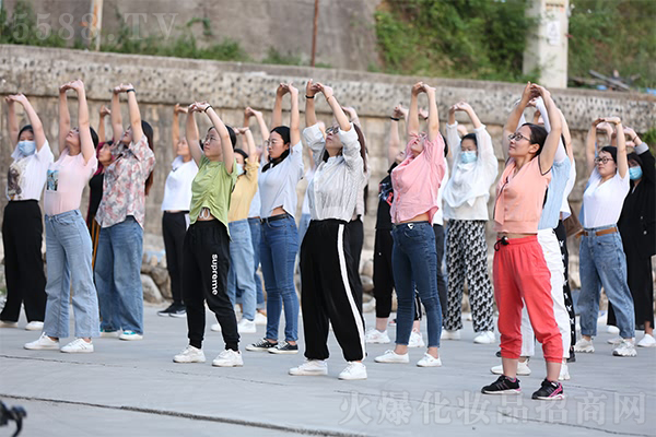 ƷζɽˮƾĻ