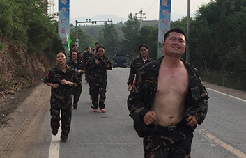 @HHǺ(jin)εͽxۣǈF(tun)(du)ں